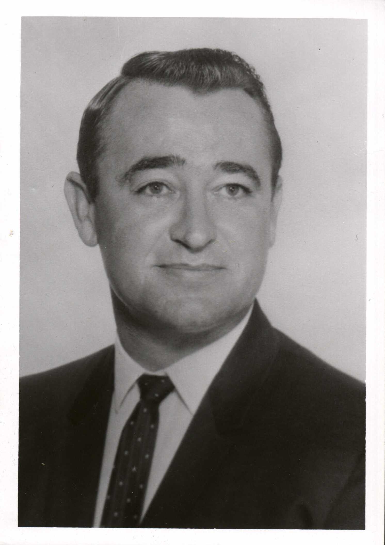 suit.jpg (120311 bytes)